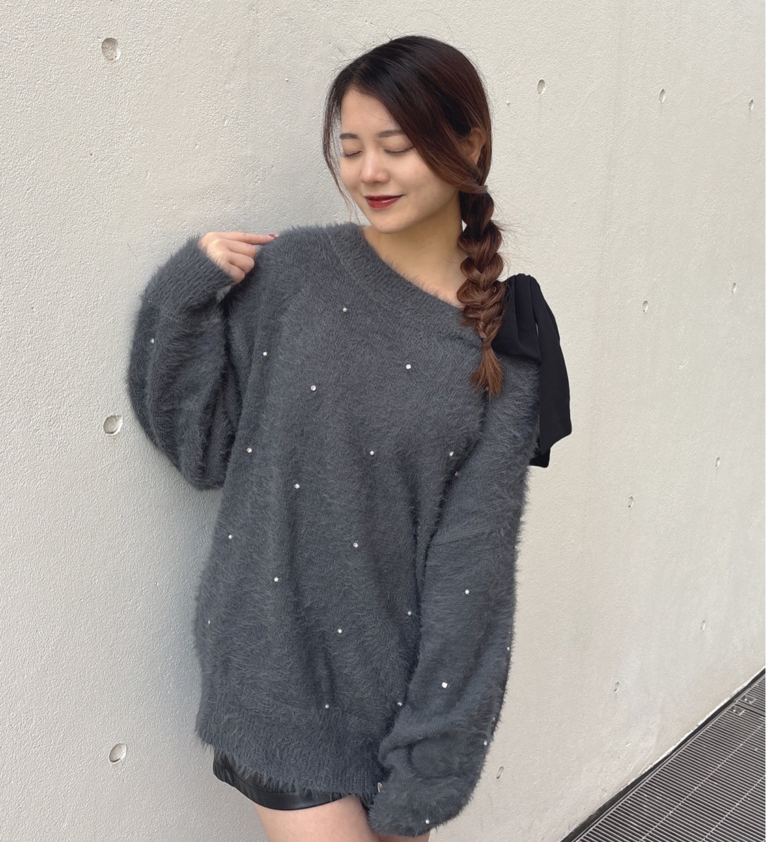 ビジュー肩リボンニット