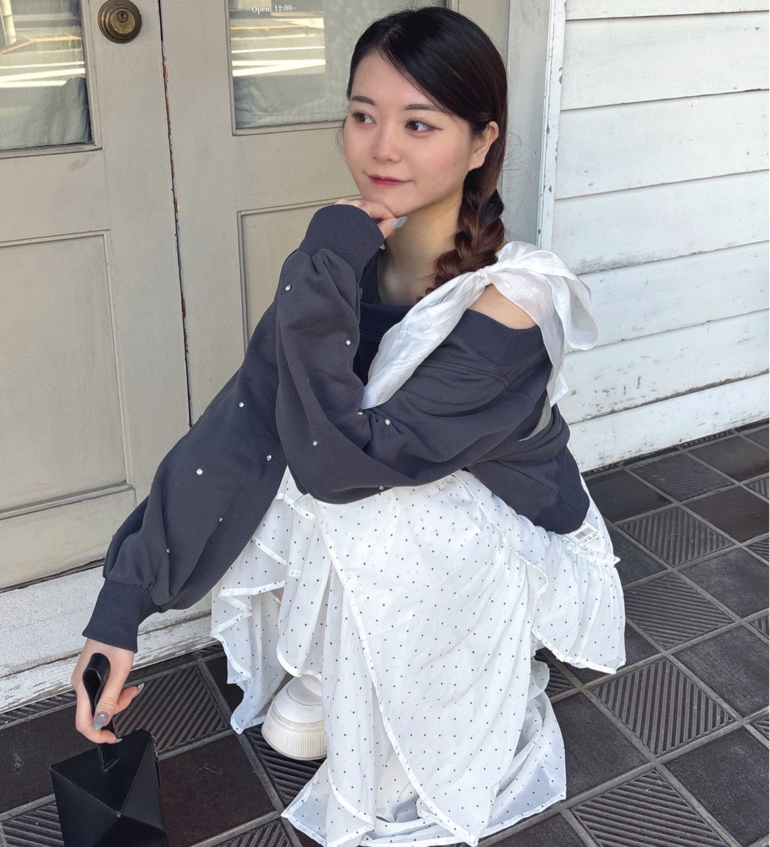 袖ビジューリボンワンショルトレーナー