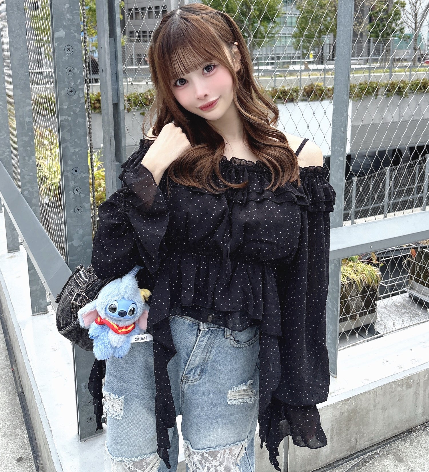 フリルオフショルブラウス