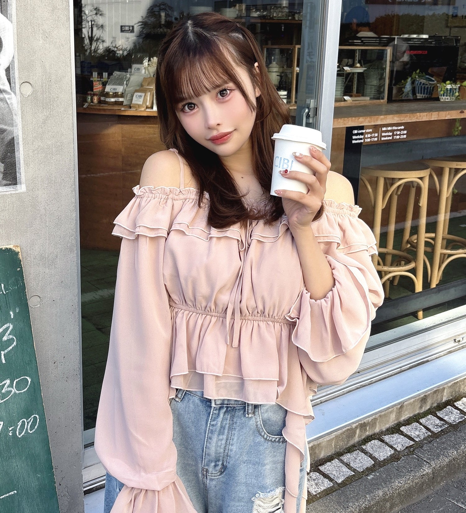 フリルオフショルブラウス