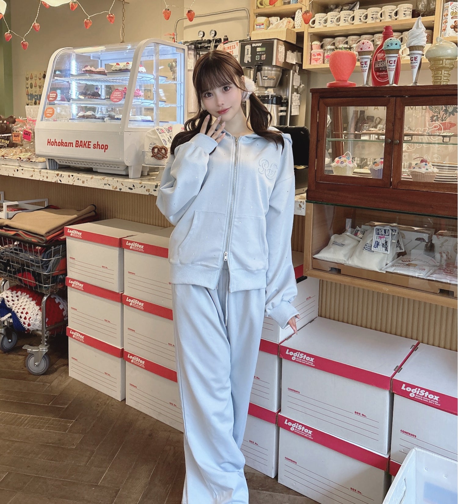 【予約商品 5月上旬発送】ビジューロゴスウェットパンツ