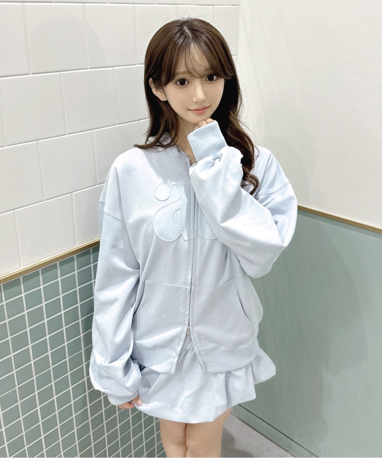 【8月28日(金)発売スタート】ロゴビジューパーカー