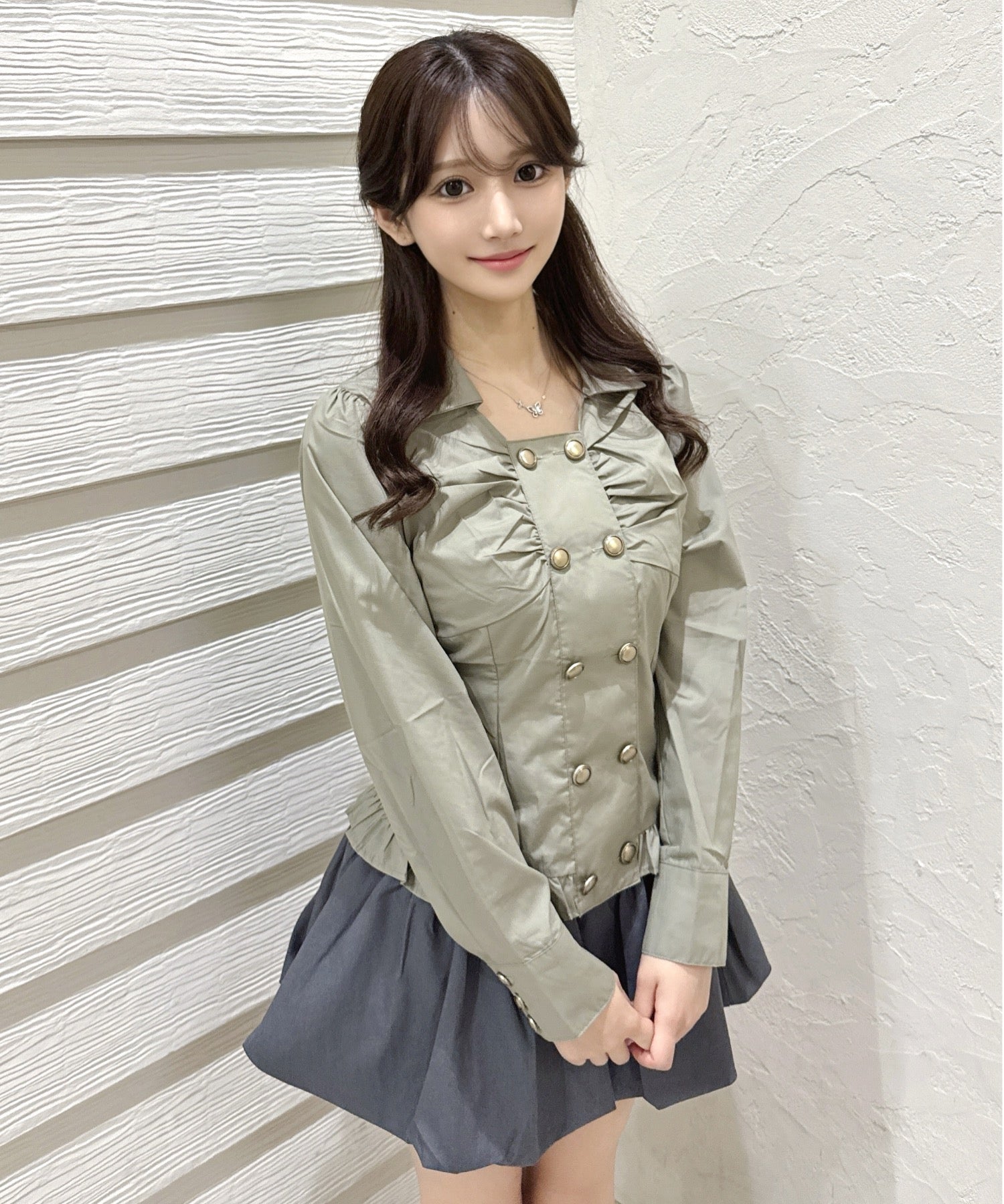 【8月28日(金)発売スタート】AGW釦ブラウス（長袖）