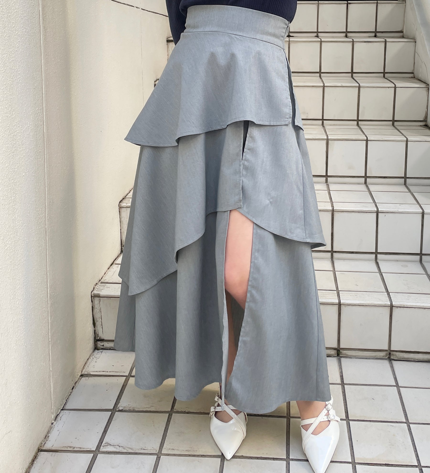 スリットフレアスカート
