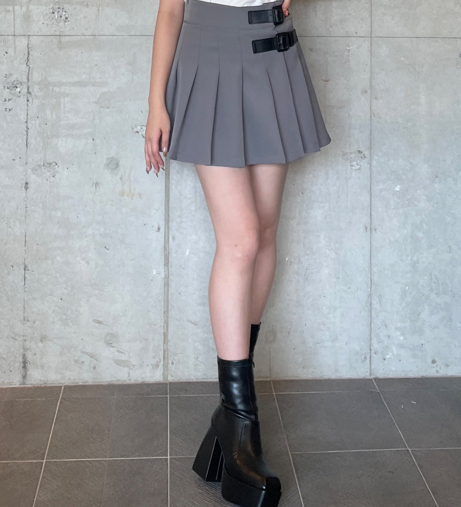 サイドダブルベルトプリーツスカート