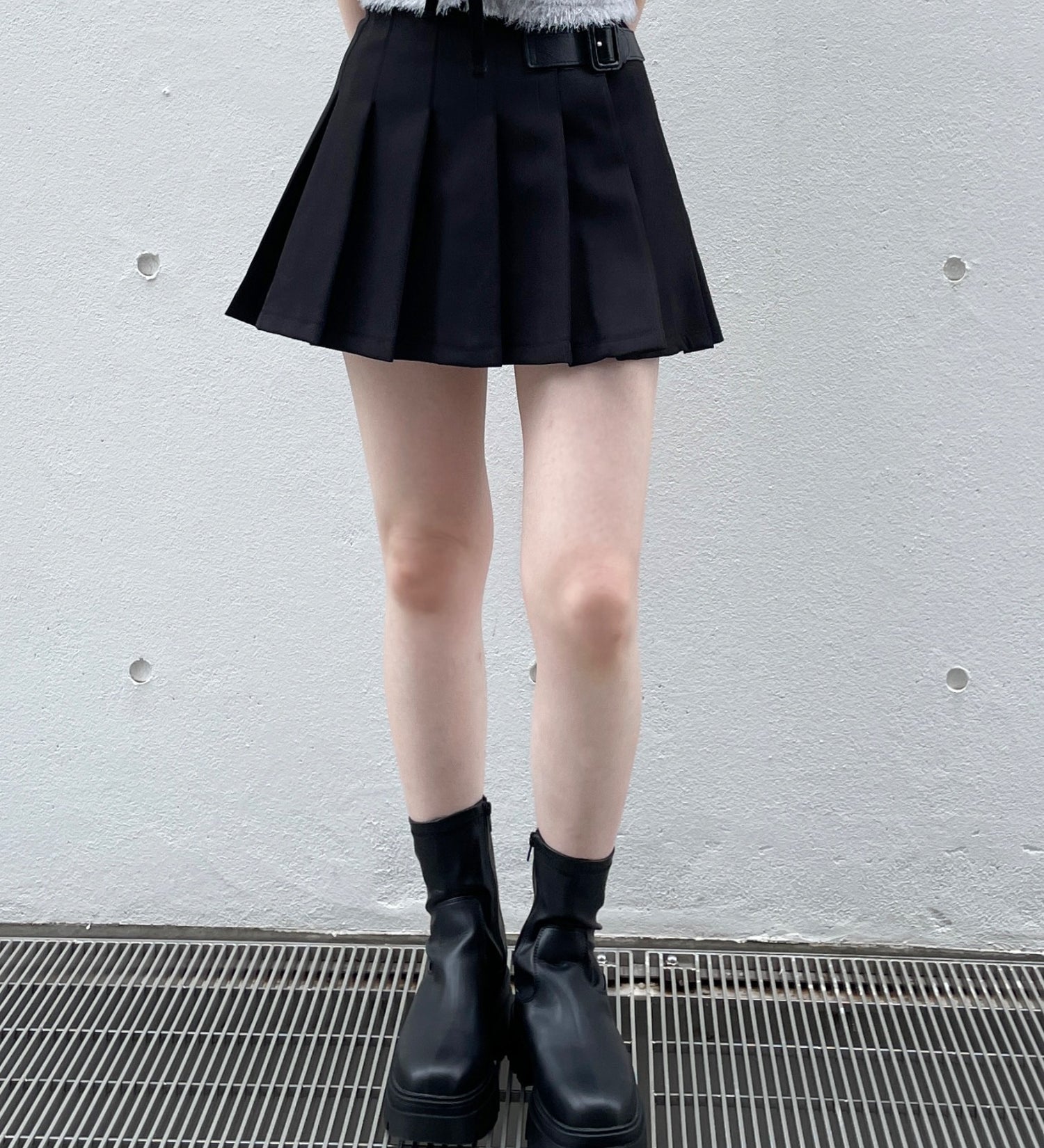 サイドダブルベルトプリーツスカート
