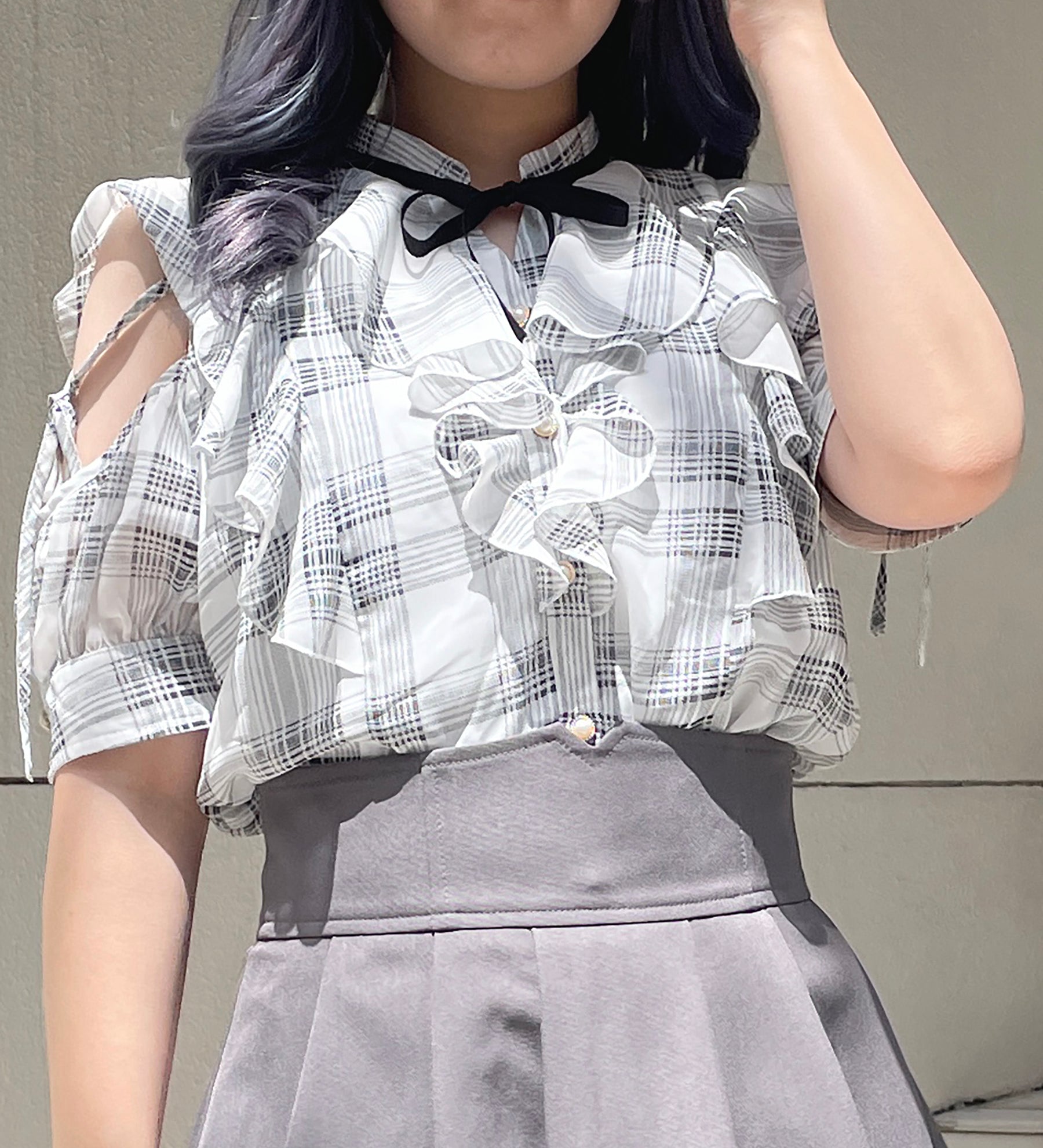 【予約商品 7月中旬お届け予定】ダブルフリル肩開きブラウス