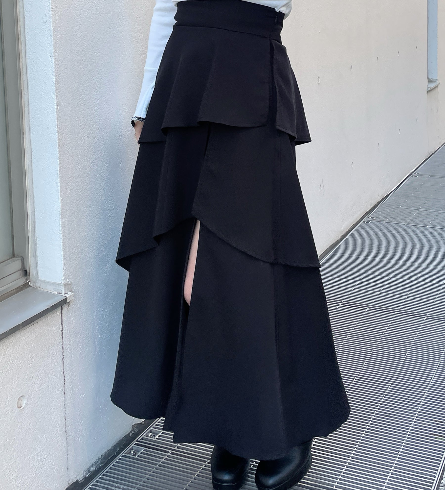 スリットフレアスカート