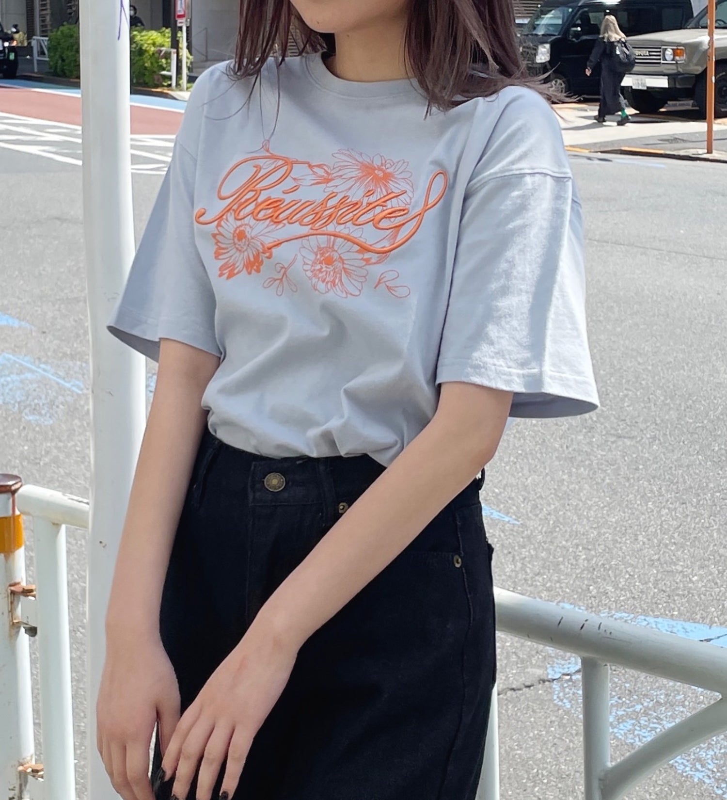 フラワープリントTシャツ