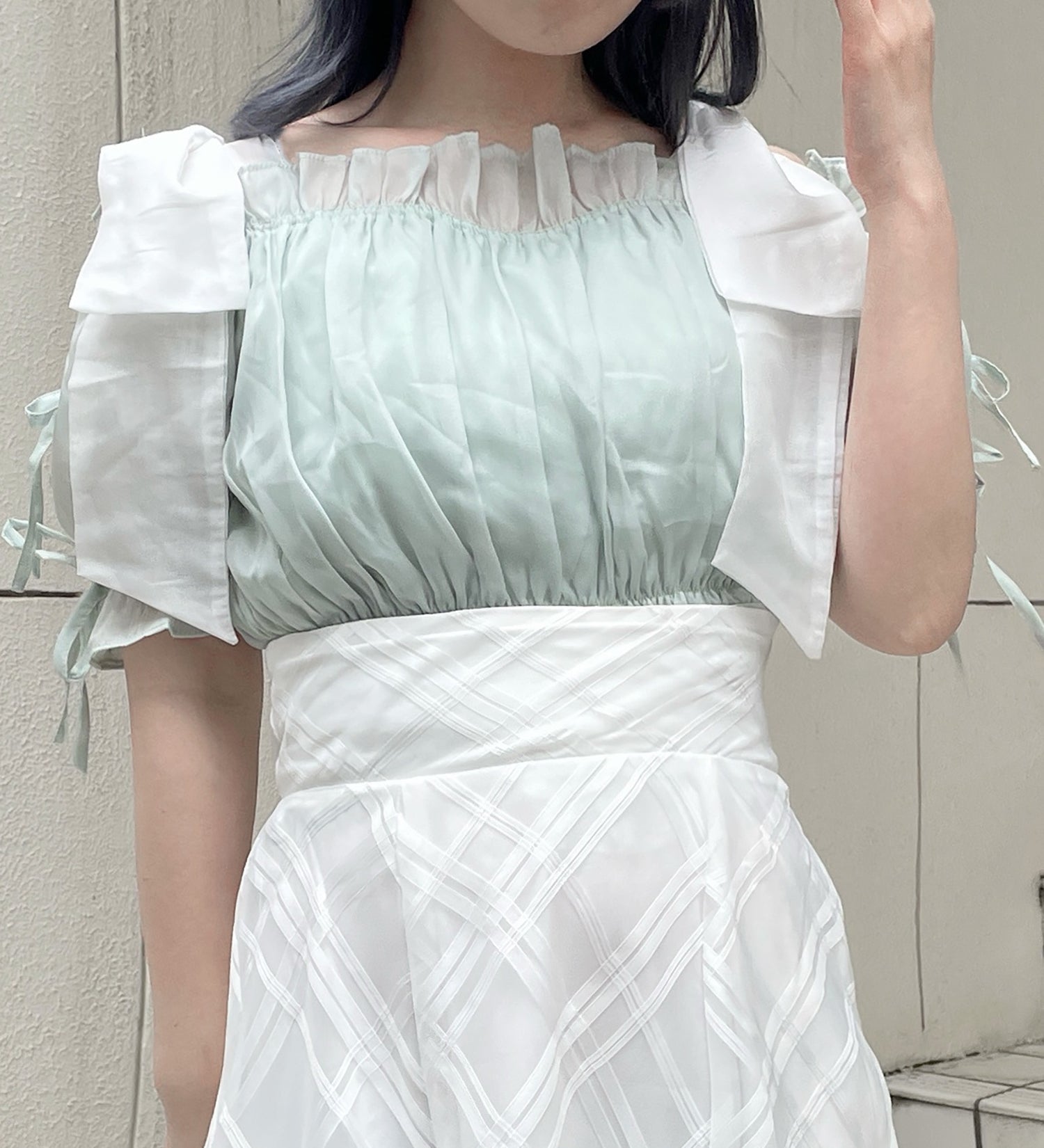 袖リボンオフショルトップス