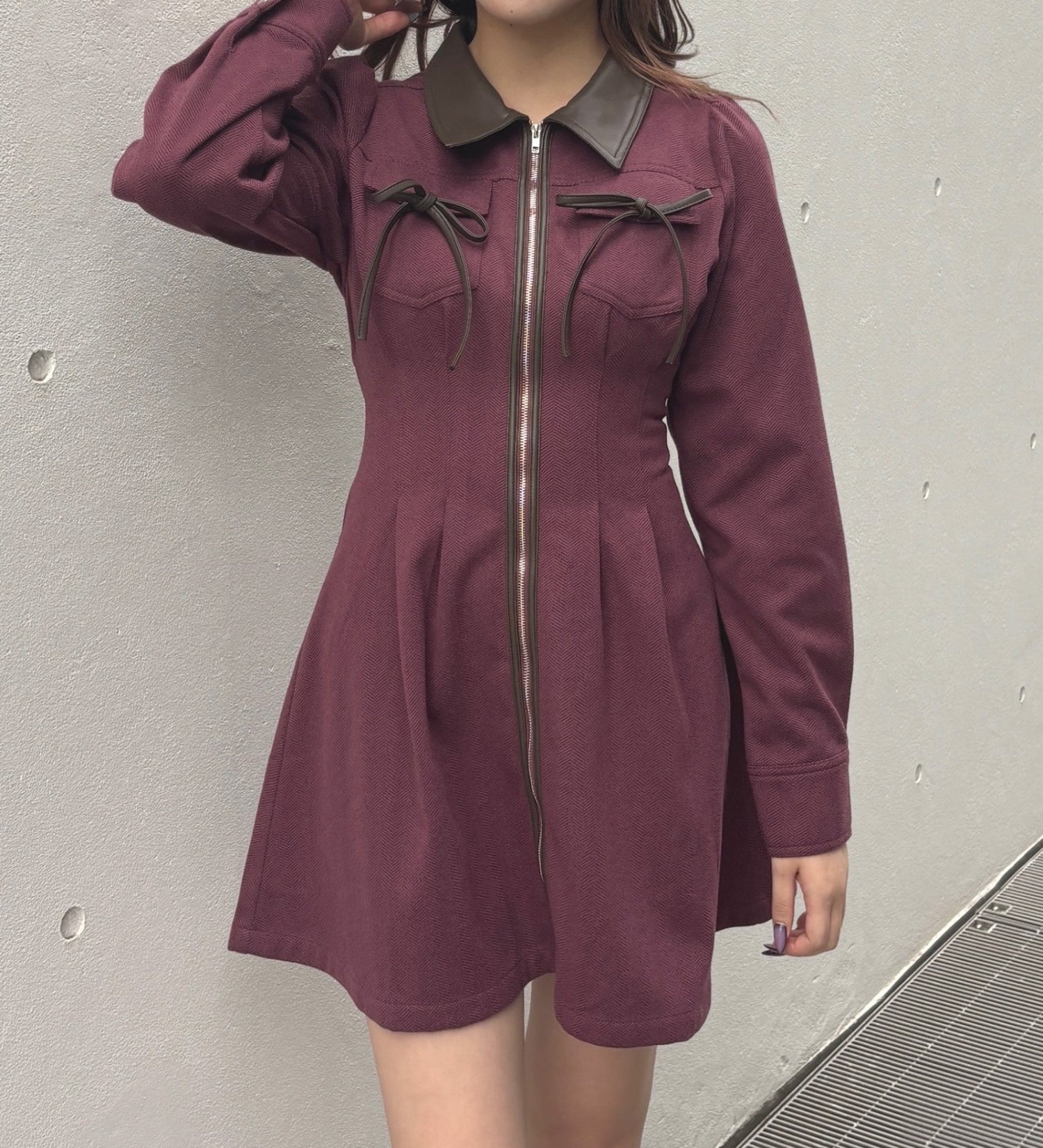 長袖フロントジップワンピース