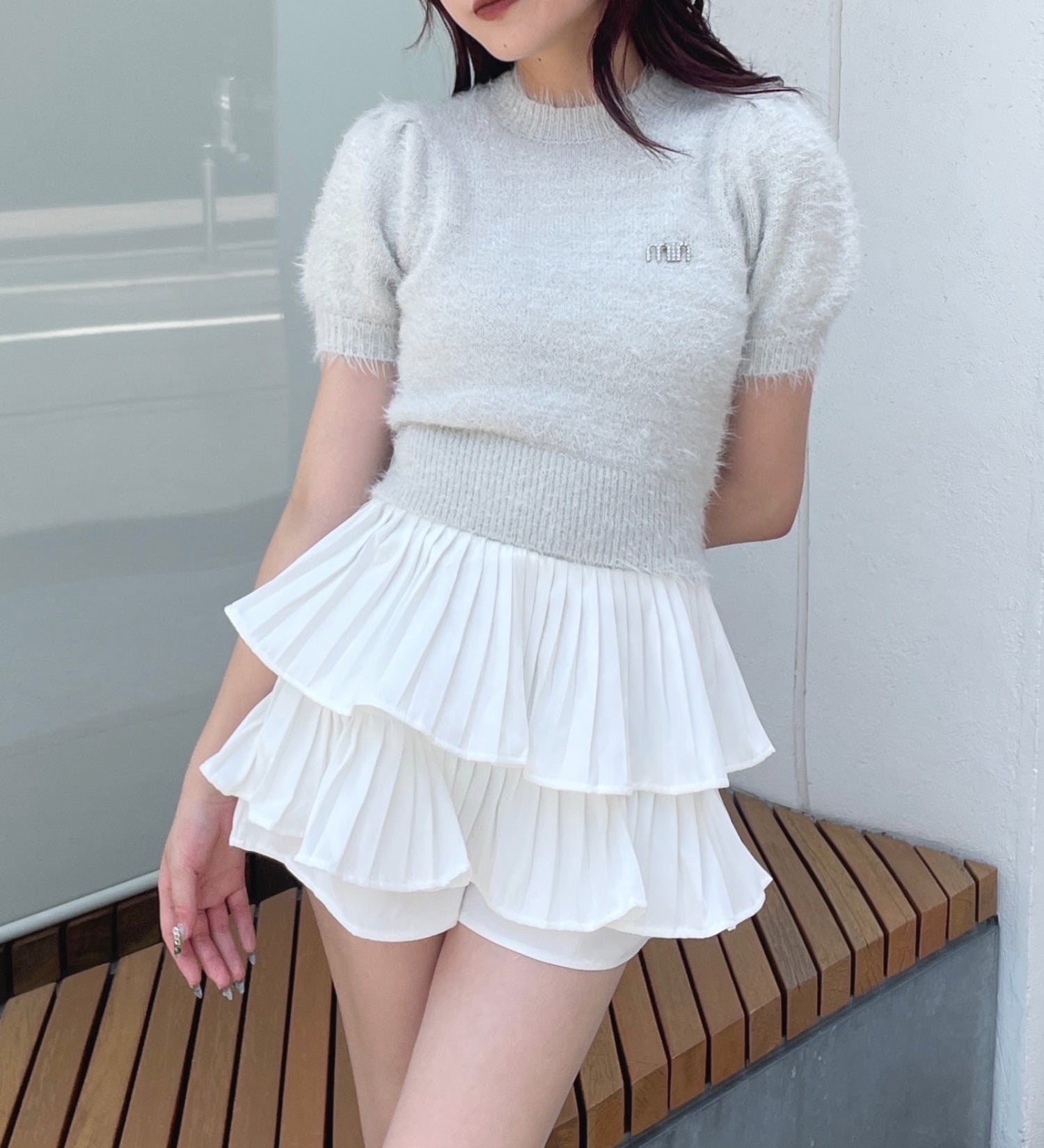 【予約商品 9月中旬お届け】ブローチ付きフェザーニット