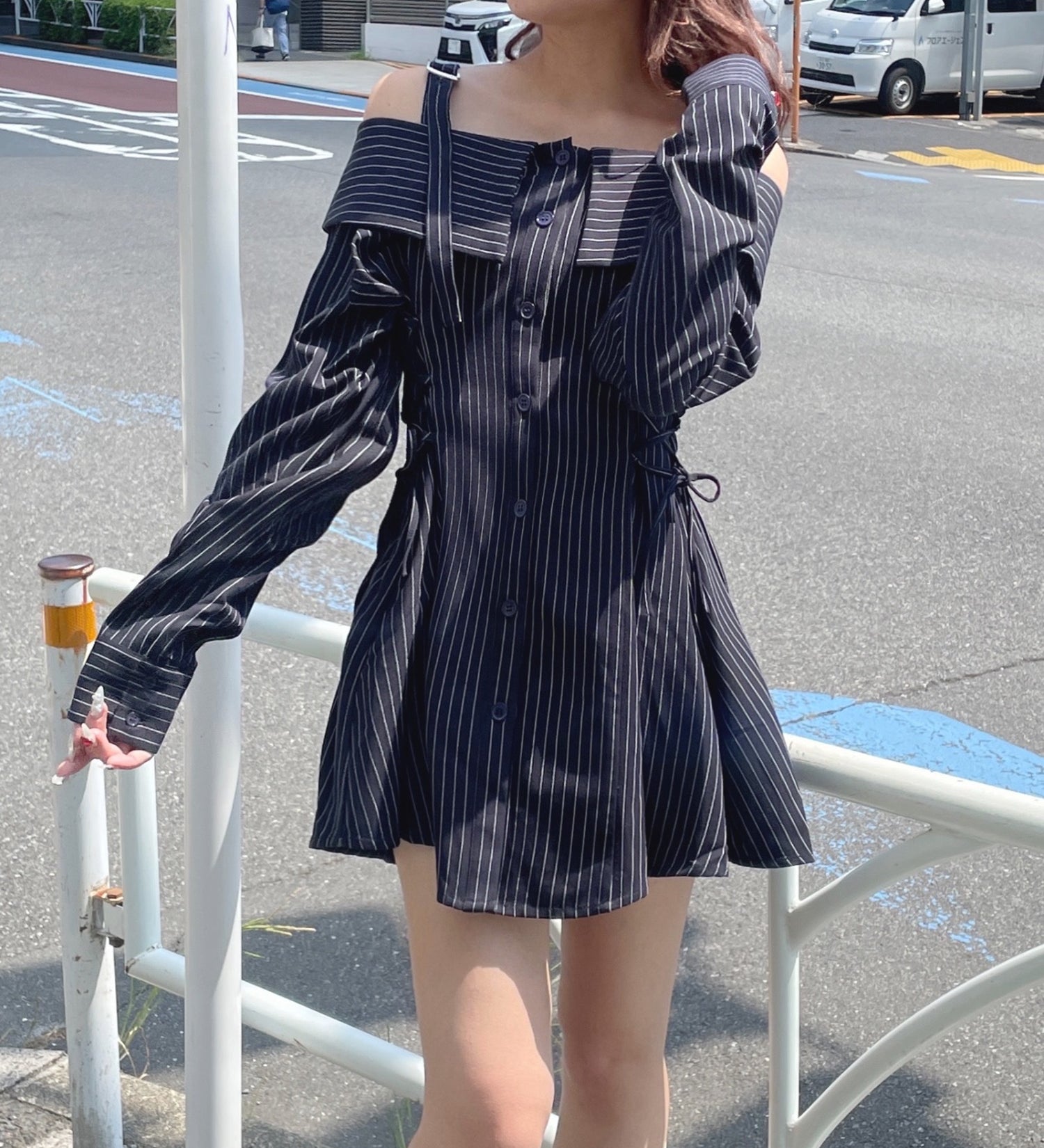 オフショルレースアップワンピース