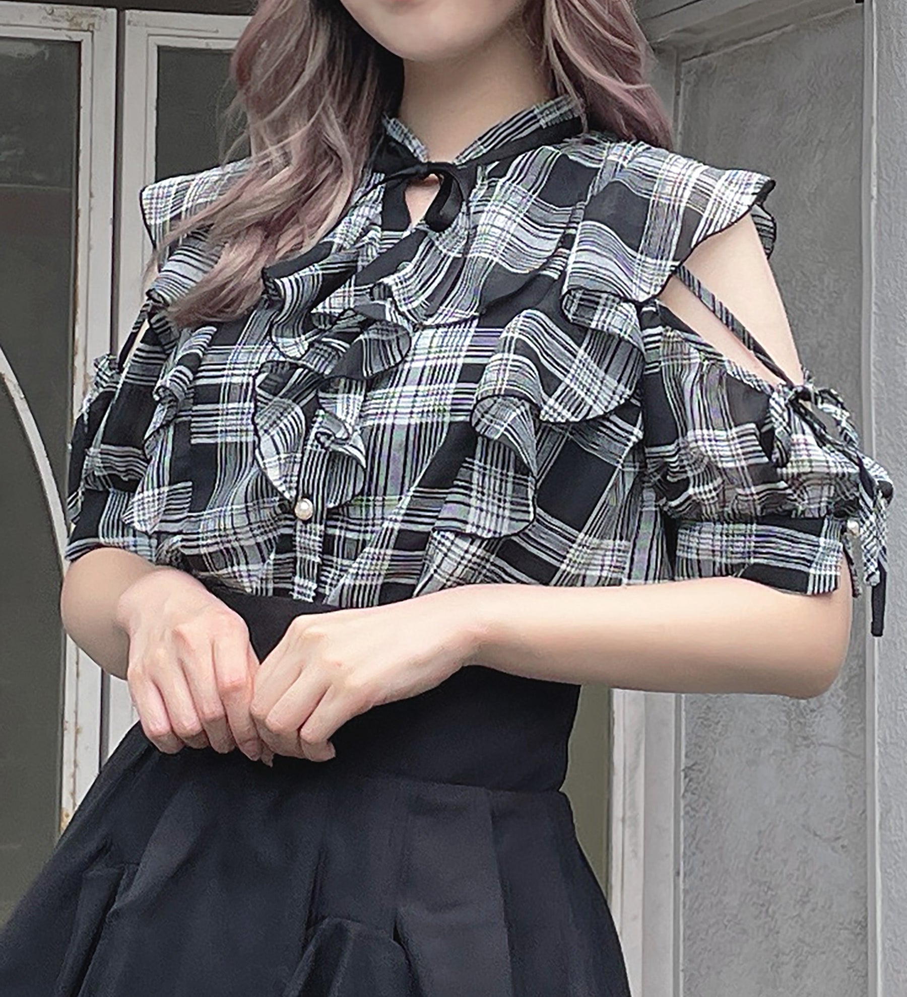 【予約商品 7月中旬お届け予定】ダブルフリル肩開きブラウス