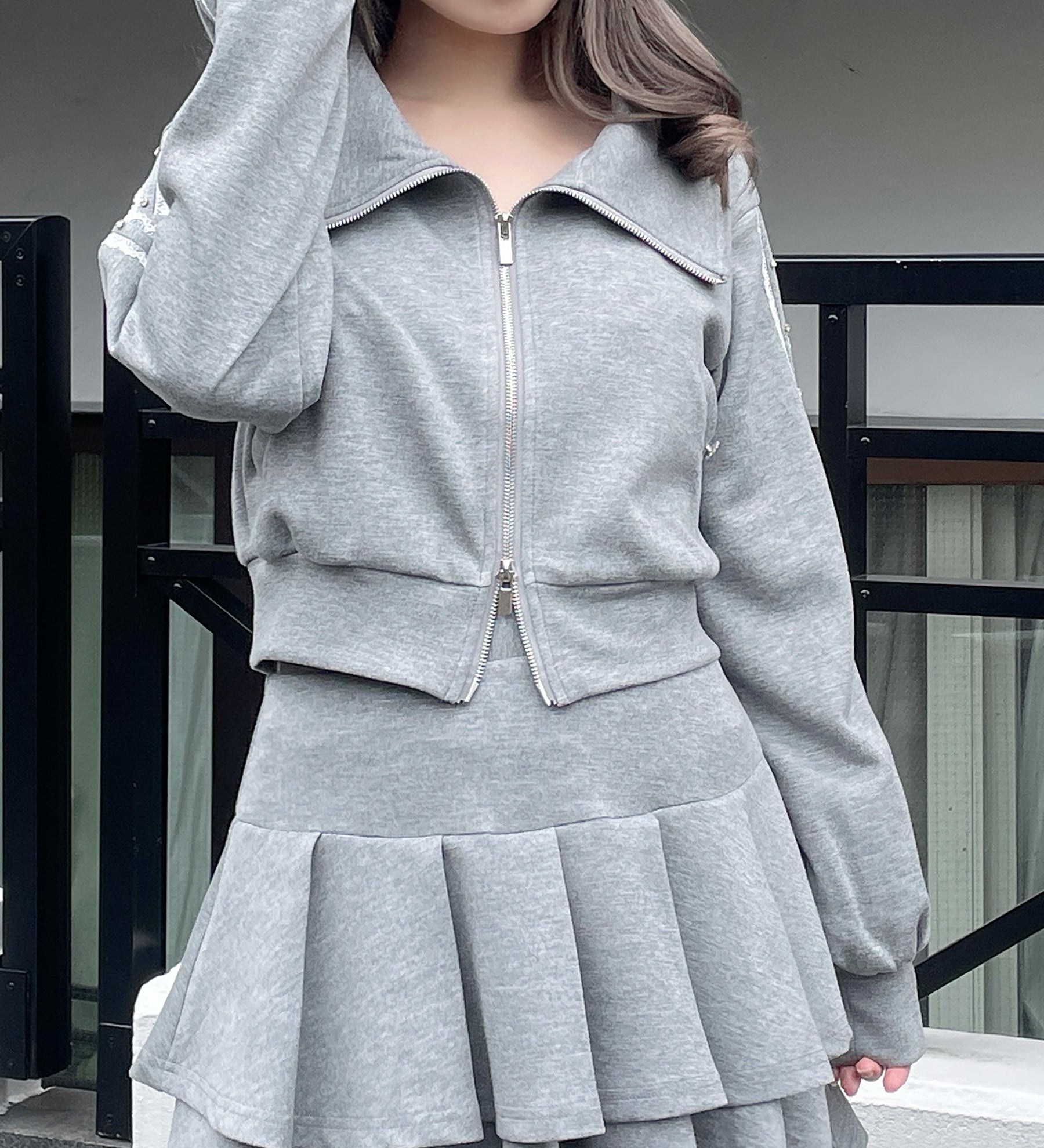 【セットアップ対応アイテム】
袖ビジュージップアップ