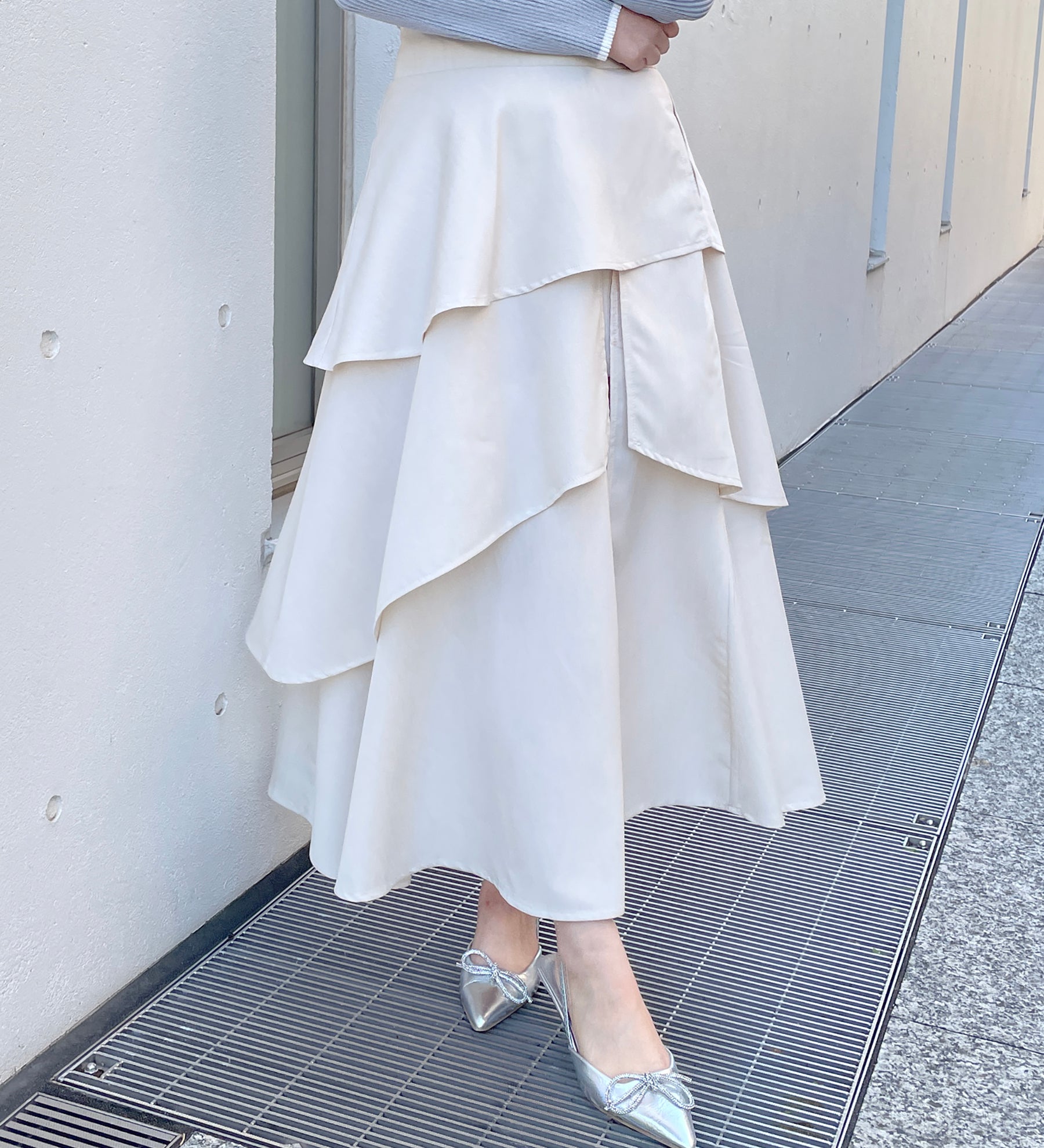 スリットフレアスカート