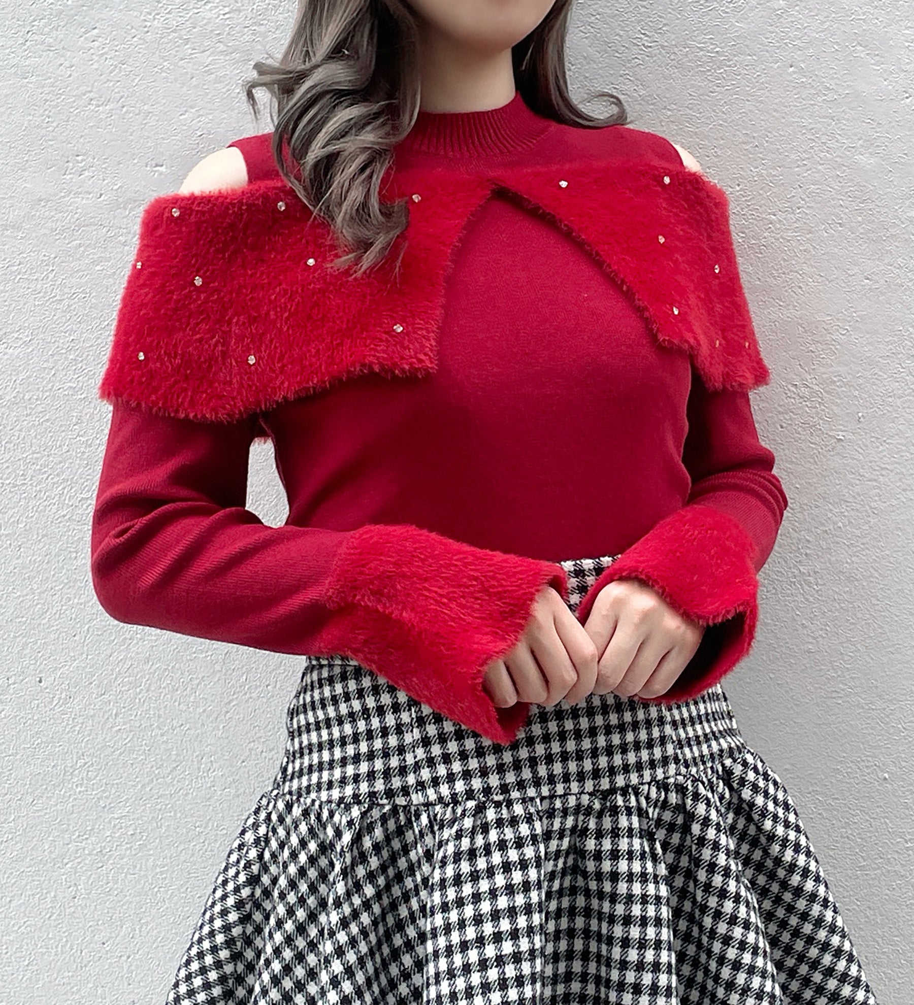 フェザー衿肩開きニット