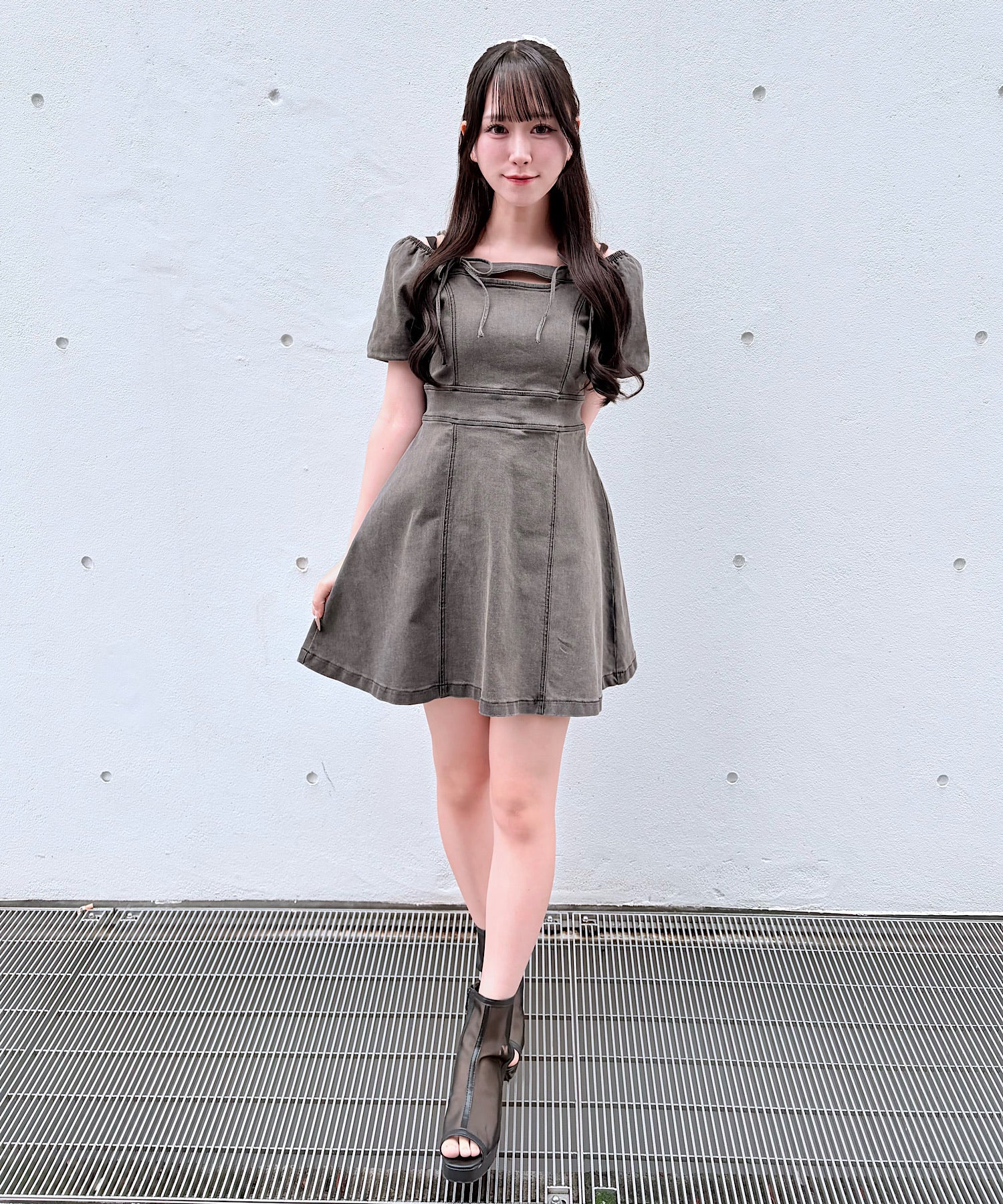 【予約商品7月上旬お届け】オフショルデニムミニワンピ