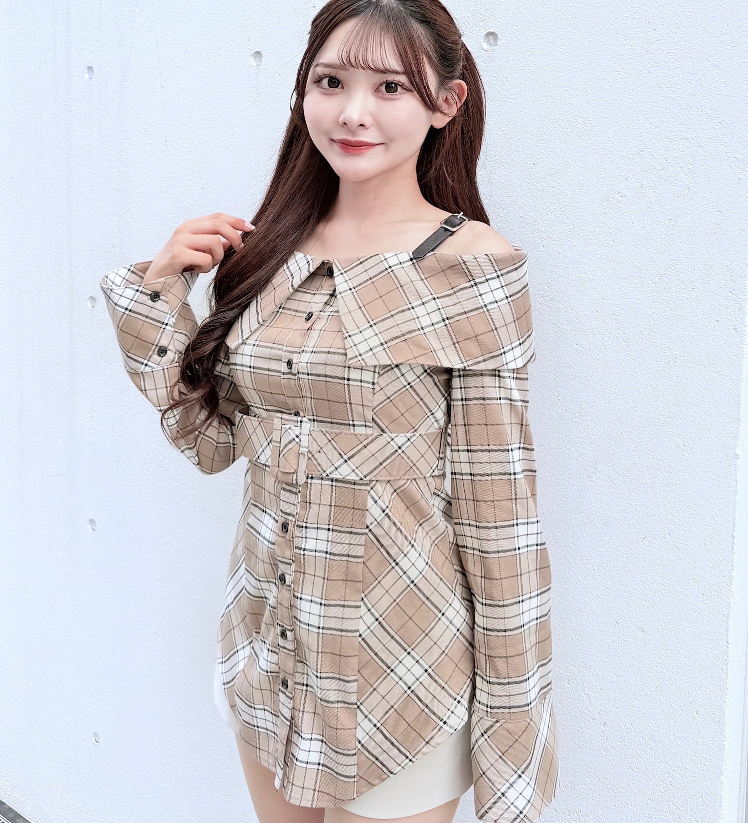 ベルトオフショルシャツ