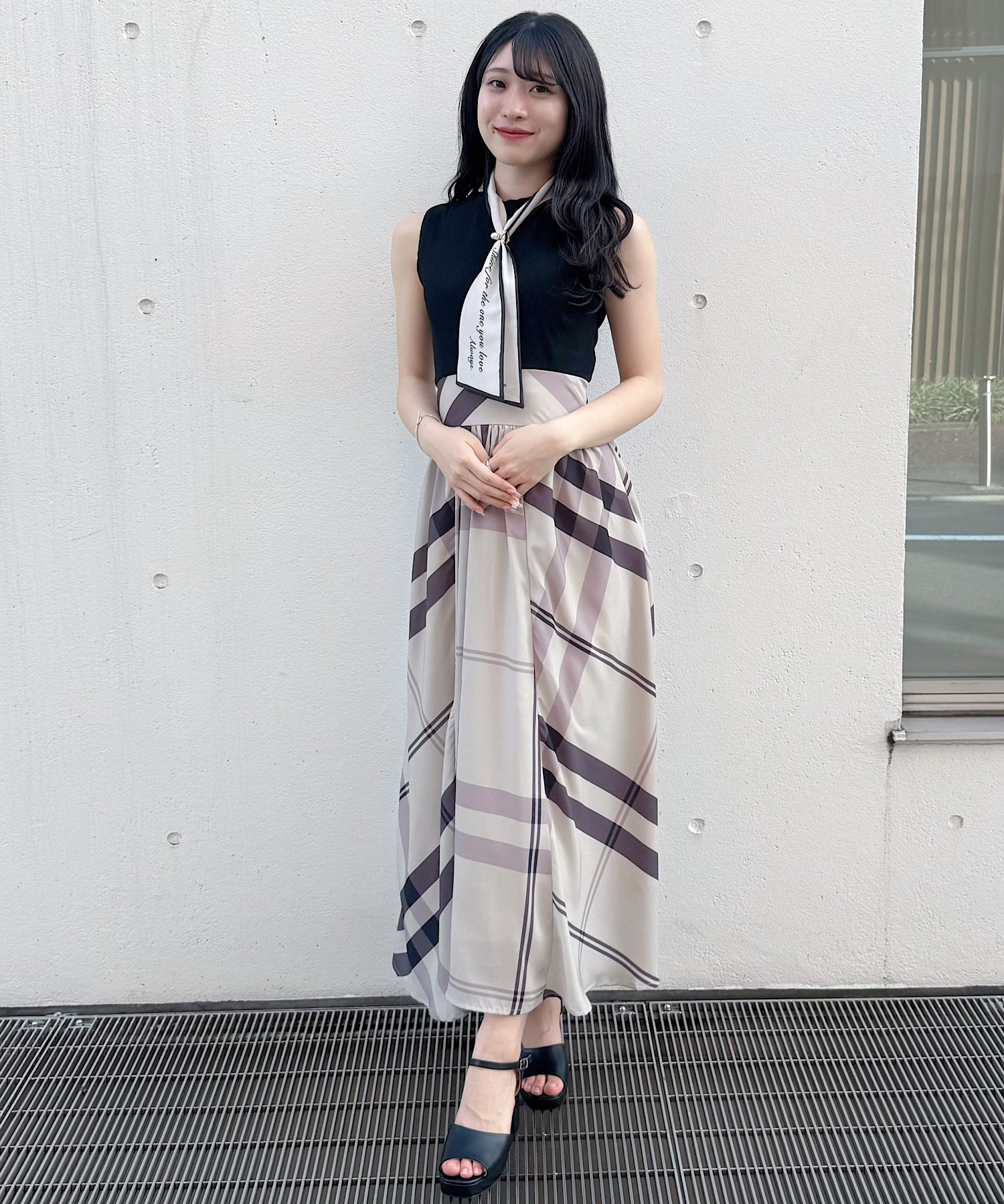 スカーフ付きショート丈ワンピース スカーフ付きショート丈ワンピース - ダークベージュ | ZARA
