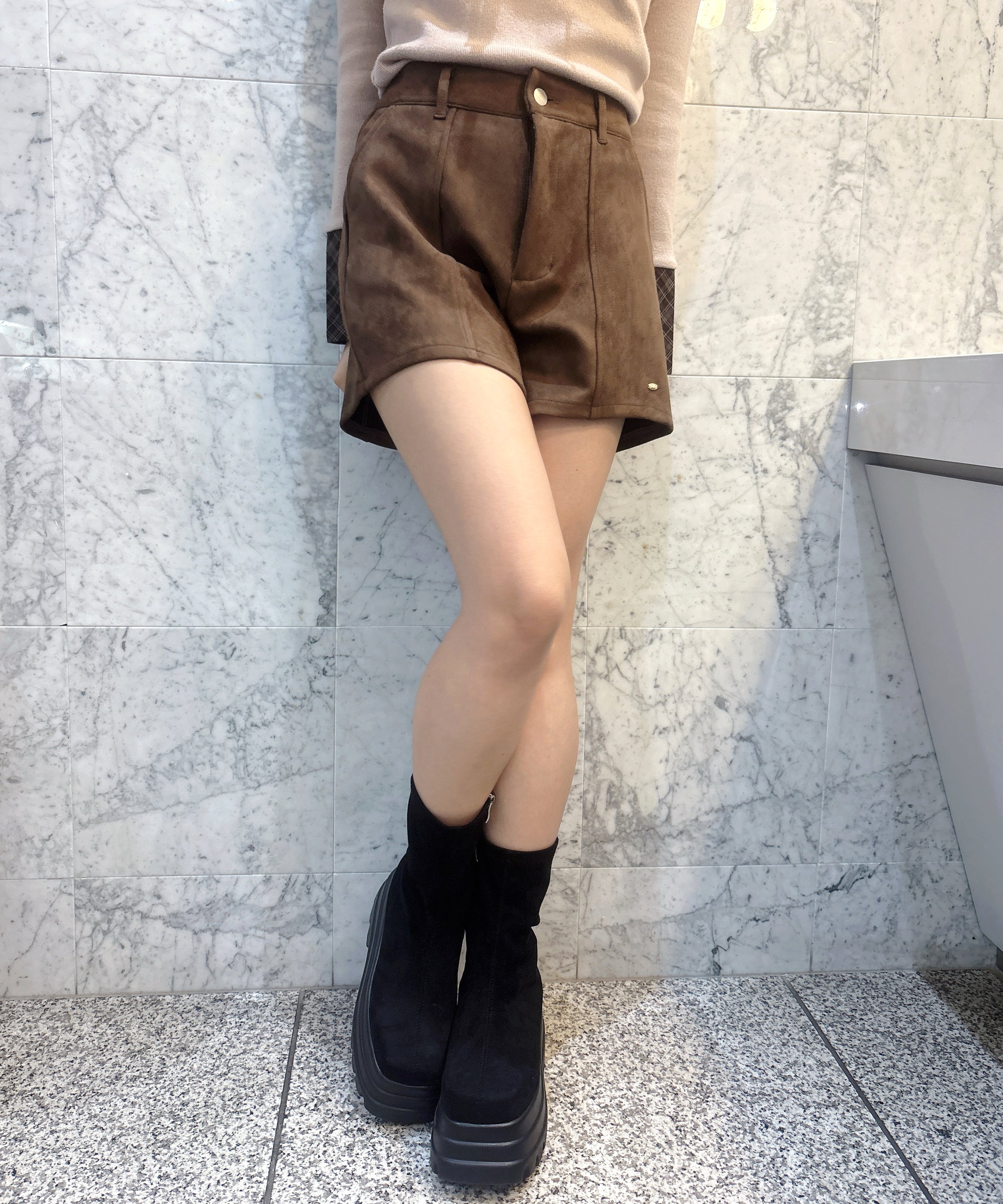 スエードショートパンツ